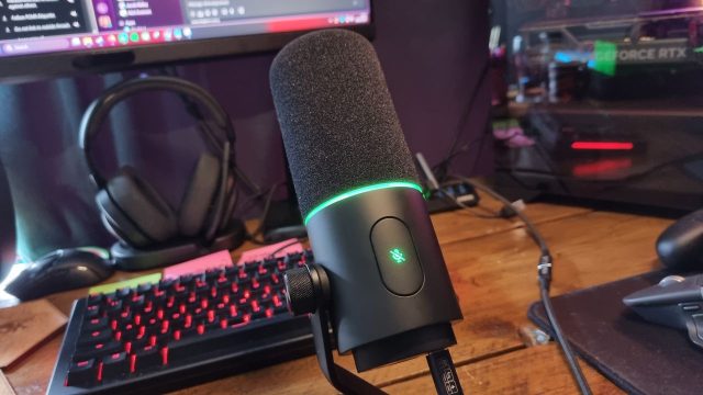 Unlock Your Gaming Potential with Razer Seiren V3 Pro Microphone